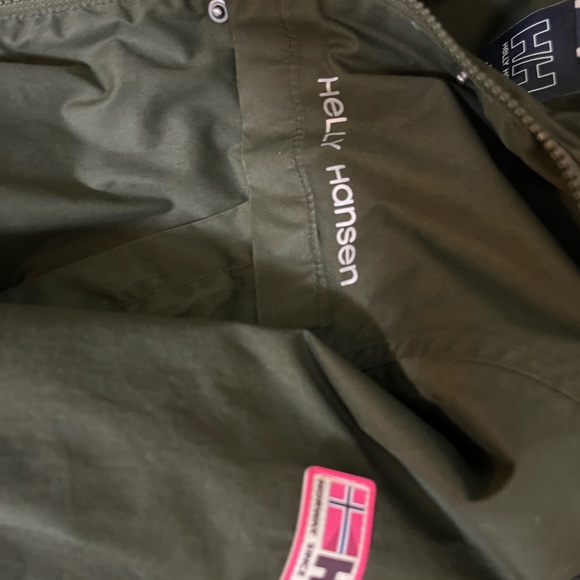 Helly hansen women’s fur hooded winter coat. - Picture 6 of 6